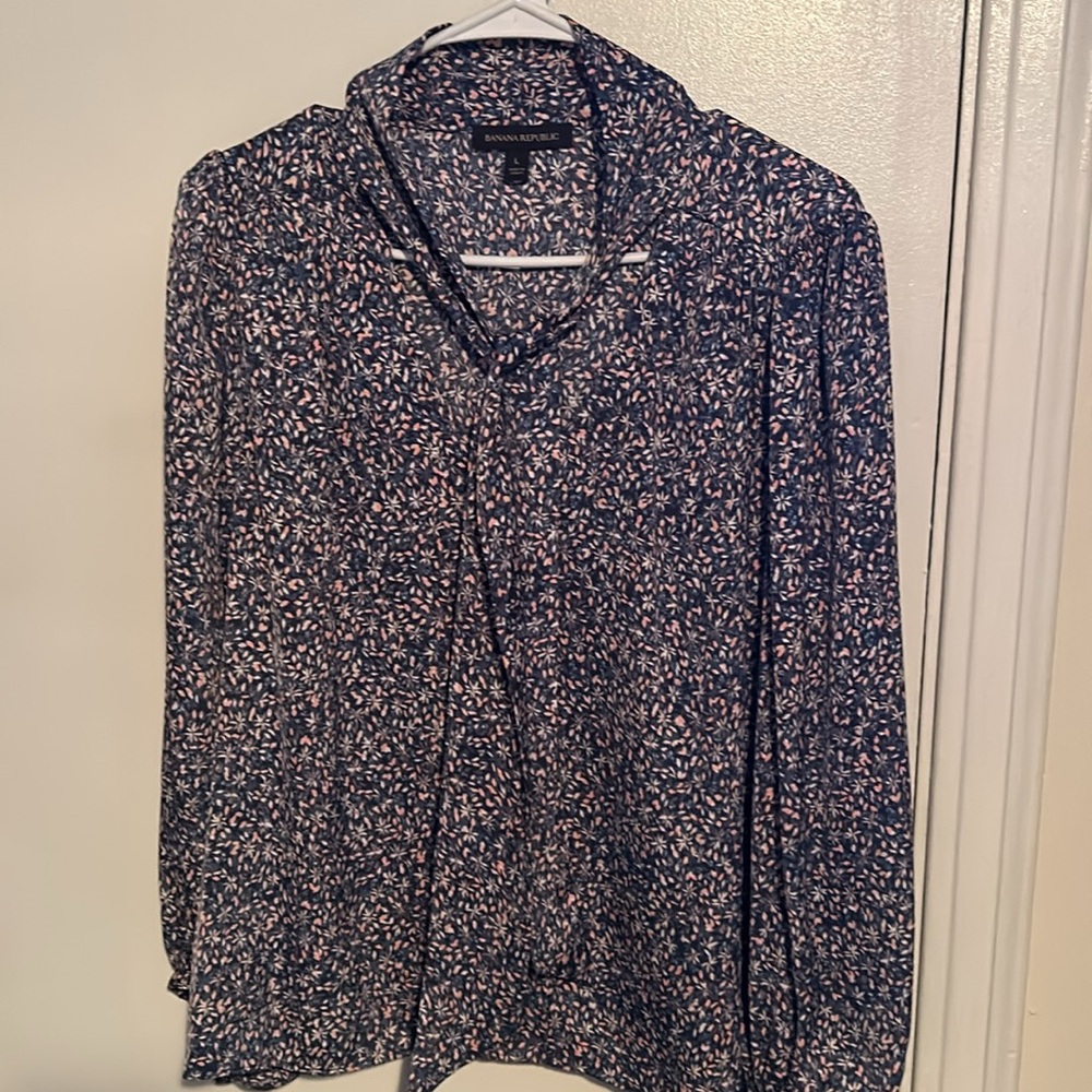 Banana Republic silky blouse - Picture 2 of 4
